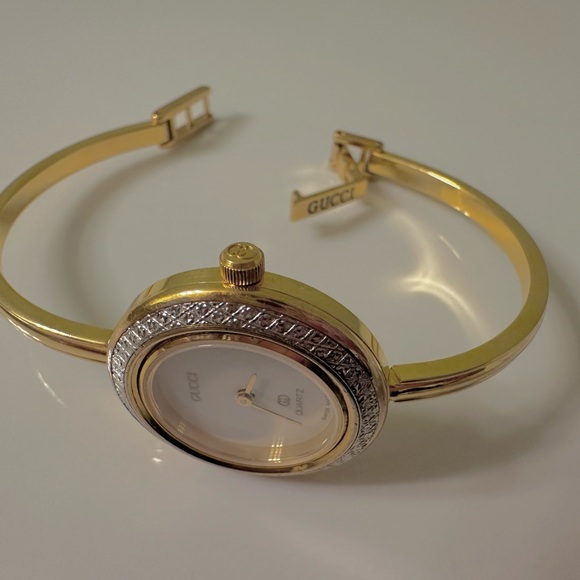 Reserve for @lancelot8878~Near Mint~Gucci Watch W/DiamondCut Bezel~Box/Paper - Picture 7 of 15